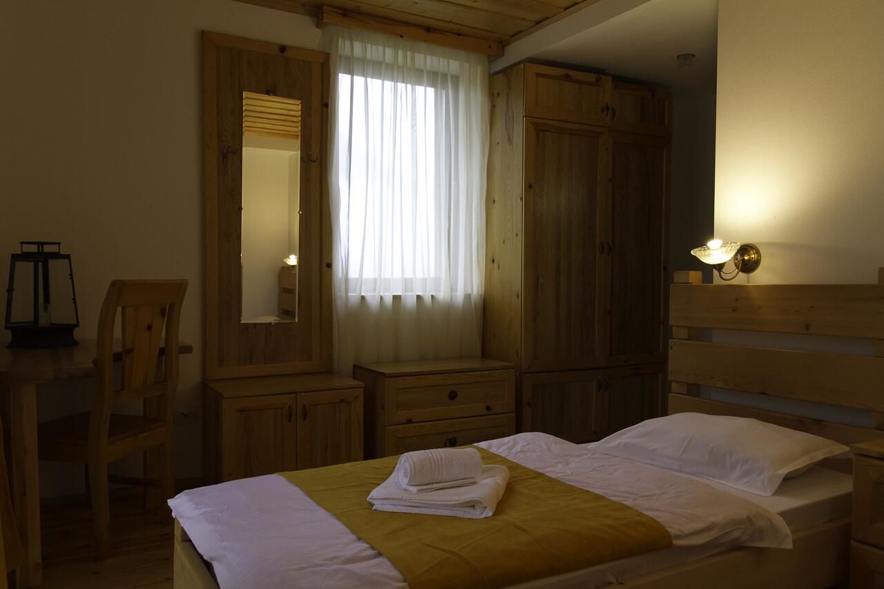 Отель Alpenhaus Kazbegi Hotel & Restaurant Степанцминда