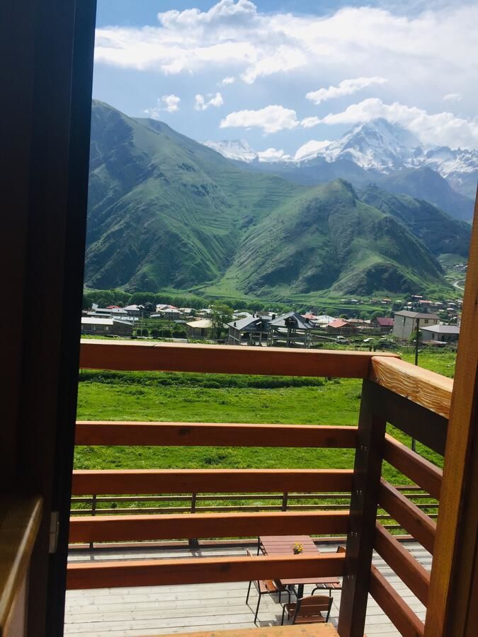 Отель Alpenhaus Kazbegi Hotel & Restaurant Степанцминда-12